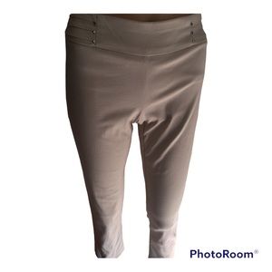 JM Collection NWOT Petite Slim Leg Comfort Waistband Tummy Control Rivet Pant